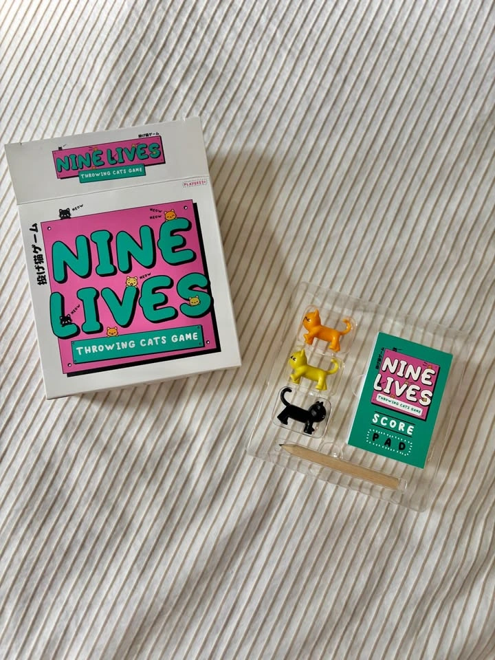 Nine Lives Throwing Cats Game - photo 2
