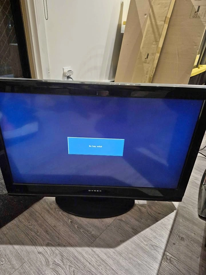 Dynex 32 inch LCD TV