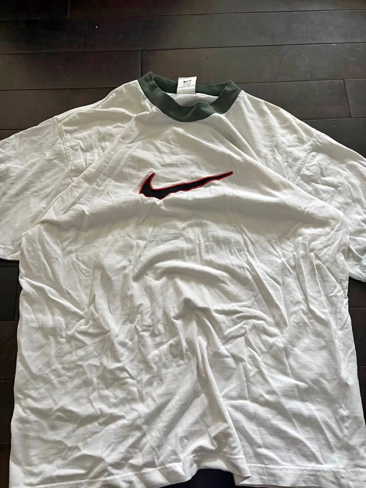 Vintage 90s Nike shirt