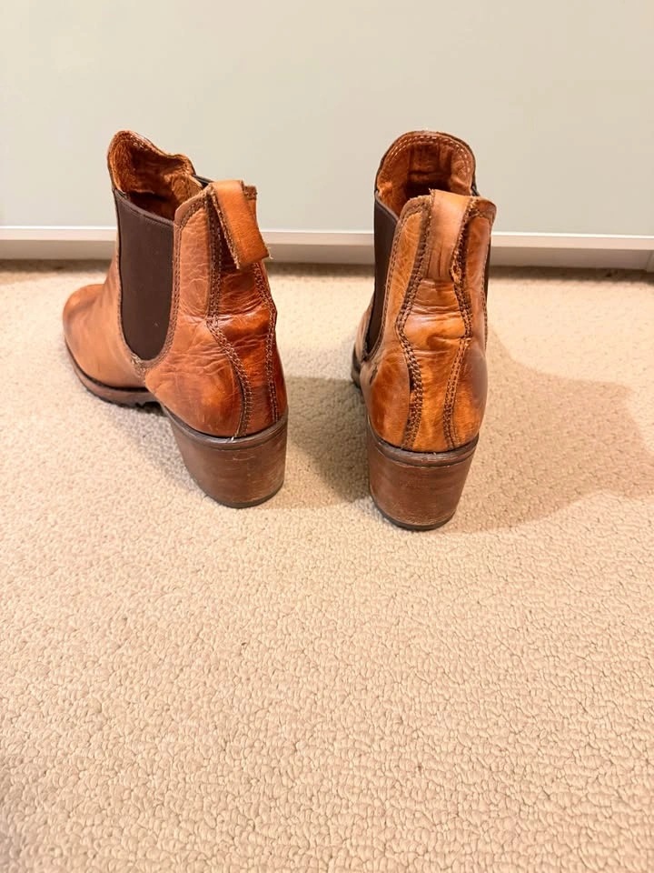 Frye Sabrina Chelsea Leather Boots – Cognac – Women’s 9 - photo 2