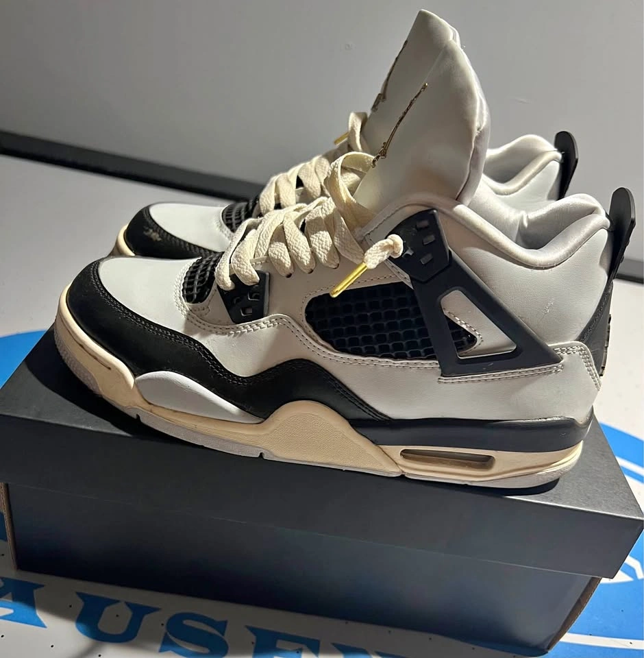 Jordan Air Jordan 4 Retro Metallic Gold