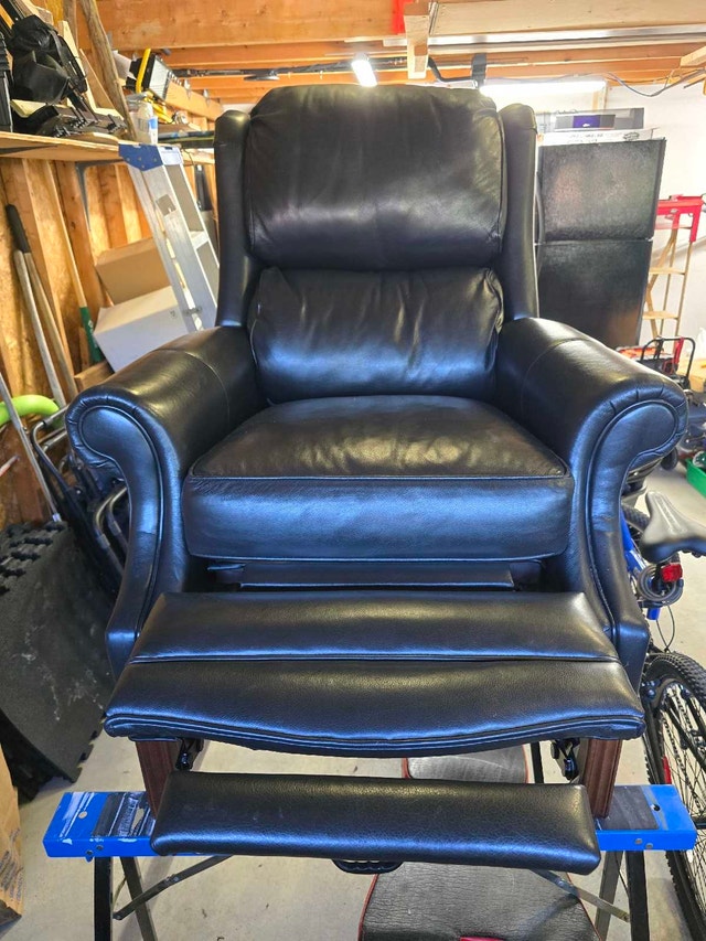 Bradington Young Leather Recliner - photo 2