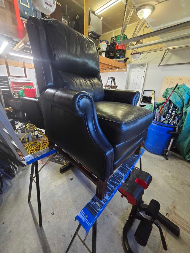 Bradington Young Leather Recliner - photo 4