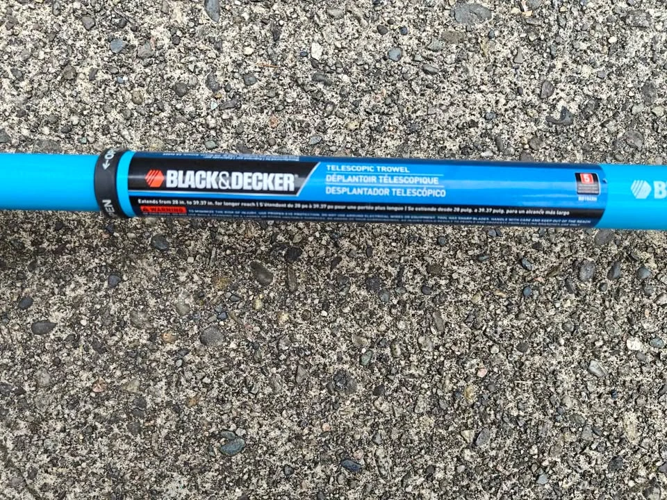Black & Decker Telescopic Garden Trowel – Extendable Handle - photo 2