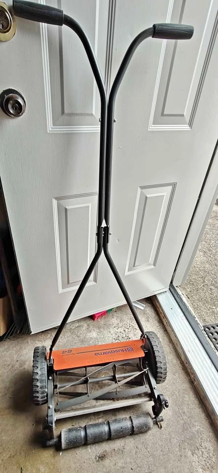 Husqvarna 64 NovoCut Push Reel Lawn Mower (16")