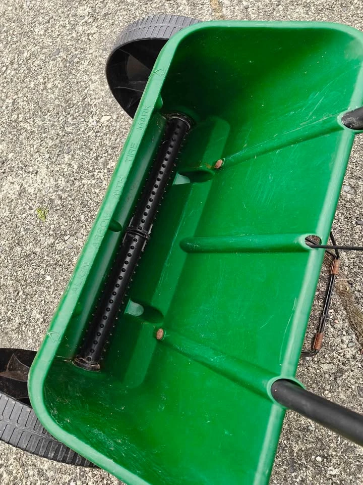 Scotts AccuGreen 1000 Drop Lawn Spreader - photo 2