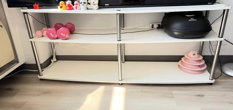 tv stand/entertainment center - photo 2