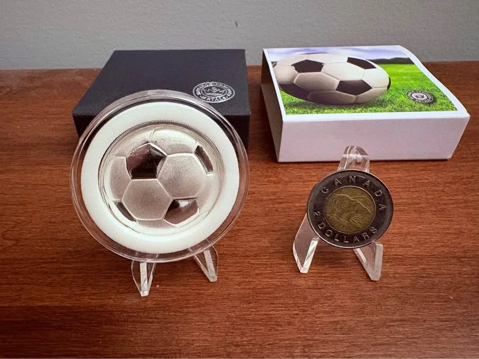 1 oz .999 Fine Silver Bullion Soccer Round image indicator(4)