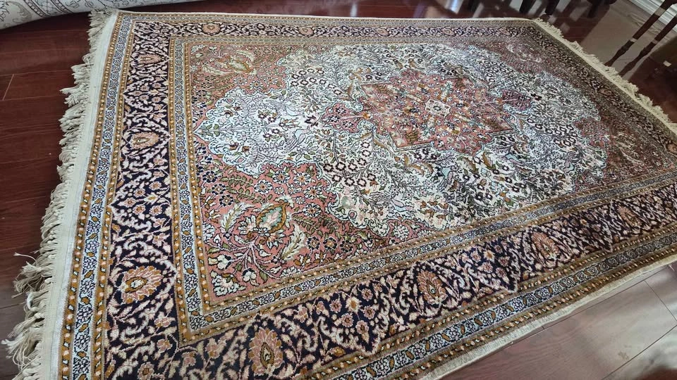 Authentic Hand-Knotted Viscose and Wool Persian Style Rug (4x6 f - photo 4