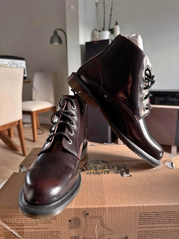 Dr. Martens Arcadia Cherry Red