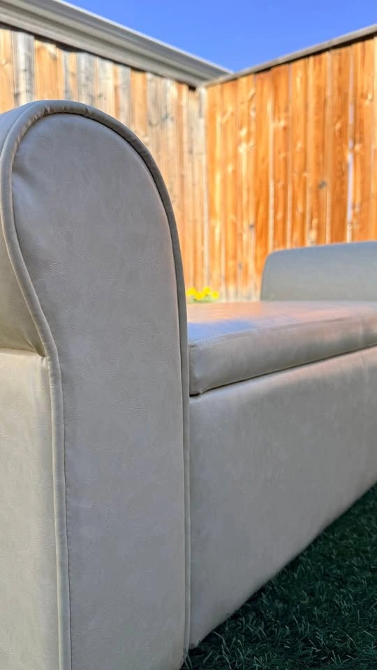 ✨ NEW | Cream Faux Leather Storage Bench ✨ - photo 4