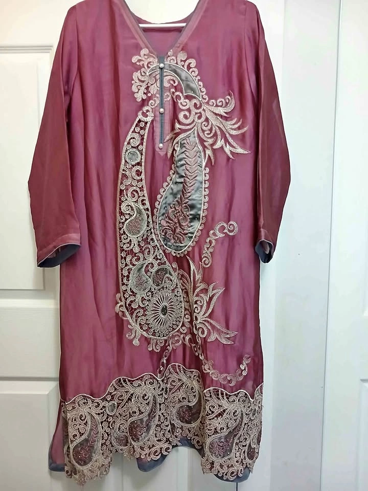 Elegant light purple Embroidered Kameez