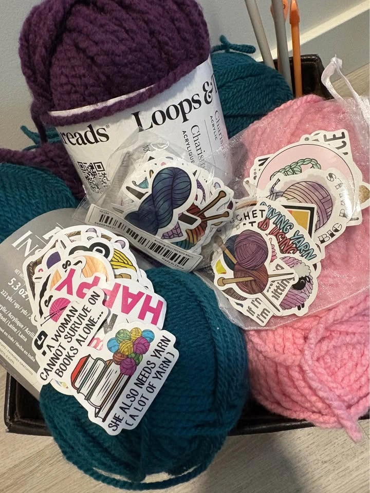 Yarn, needles and stickers for knitting and crochet - photo 2