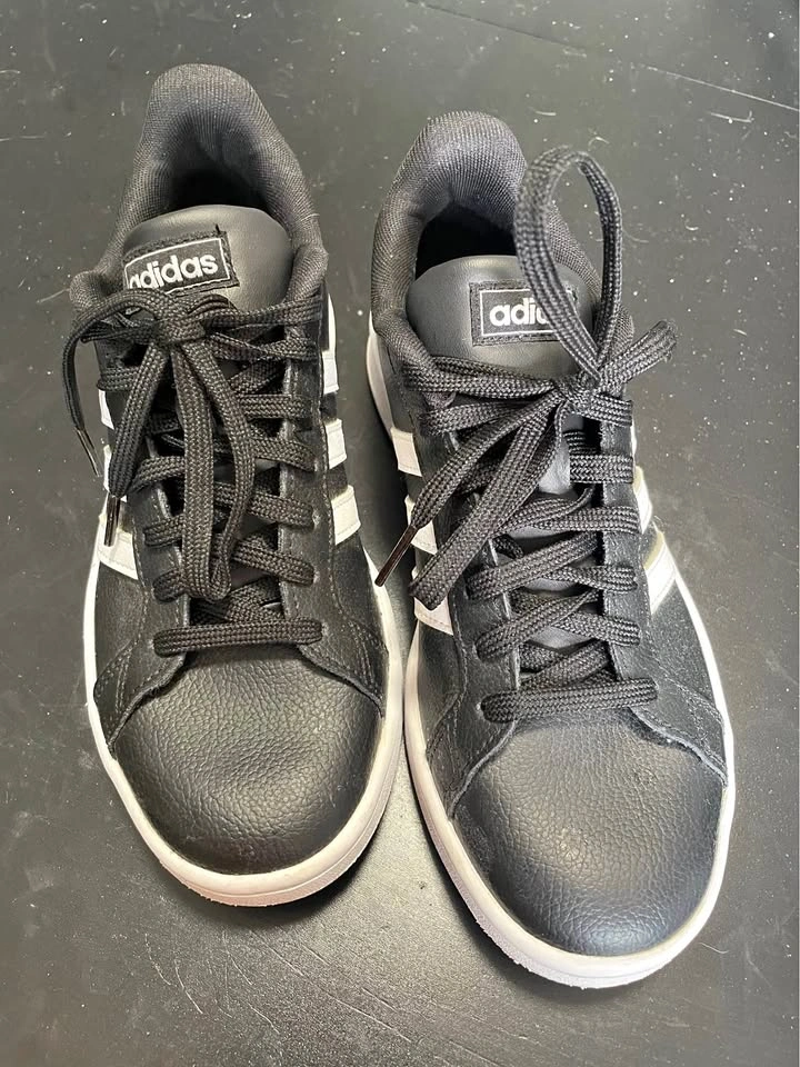 Adidas Grand Court Sneakers