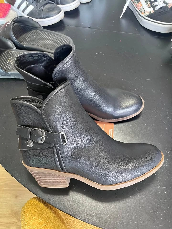 Denver Hayes Justine Ankle Boots Size 7.5