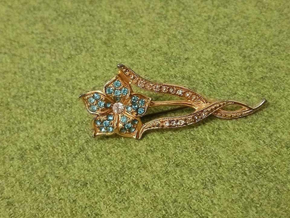 Vintage Brooch Collection – Set of 4 Floral & Butterfly Gemstone - photo 2