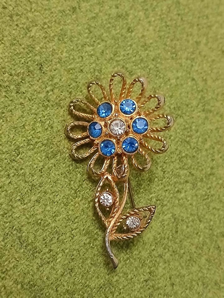 Vintage Brooch Collection – Set of 4 Floral & Butterfly Gemstone - photo 3