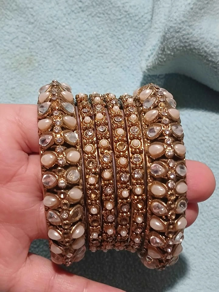Antique Gold & Off-White Kundan Bangle Set (6-Piece) - photo 2
