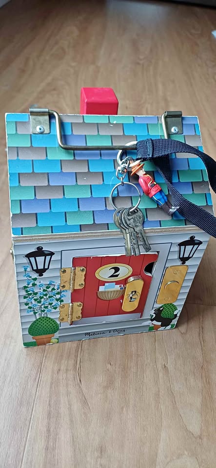 Melissa & Doug House with Keys