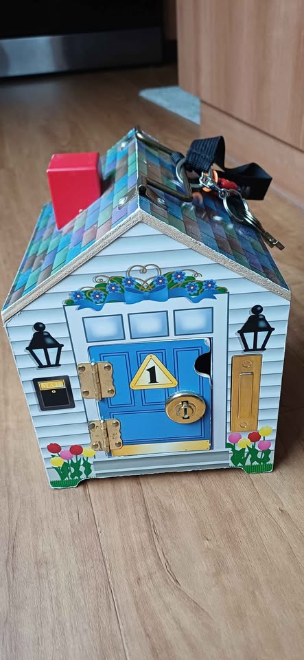 Melissa & Doug House with Keys - photo 2