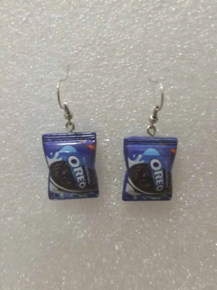 Oreo snack earrings - photo 2