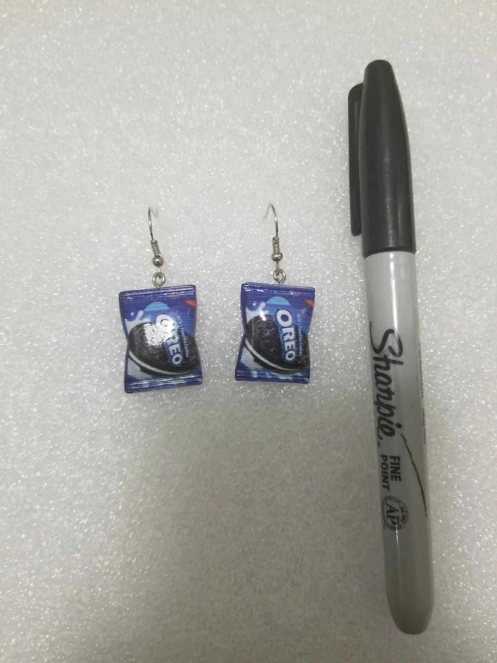 Oreo snack earrings - photo 3