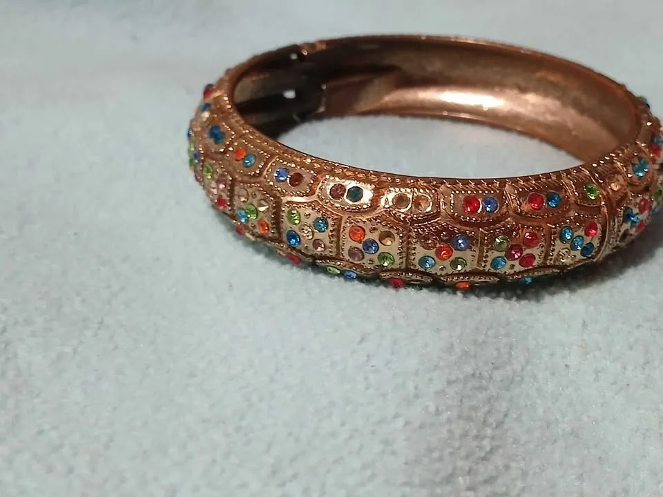 Vintage-Style Gold-Tone Rhinestone Hinged Bangle Bracelet - photo 3
