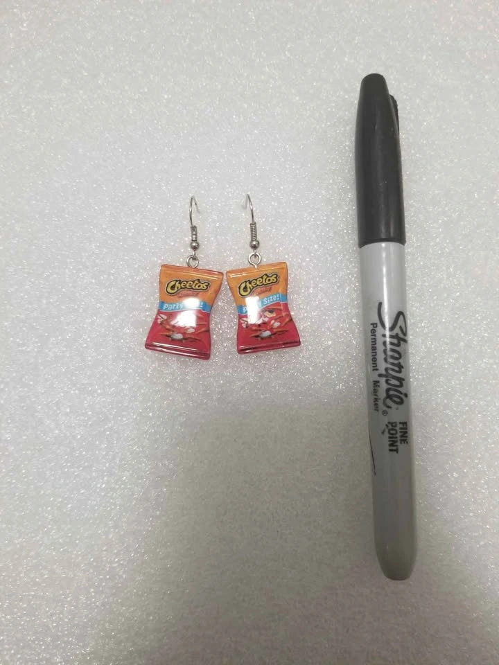 Cheetos chip bag earrings - photo 3