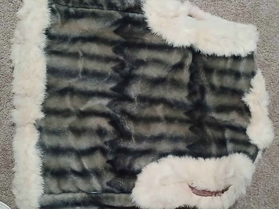 Faux Fur Vest with Trim BRAND NEW - photo 3