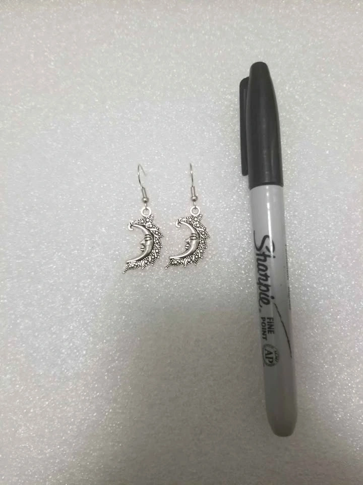 Sun or crescent moon charm earrings - photo 3