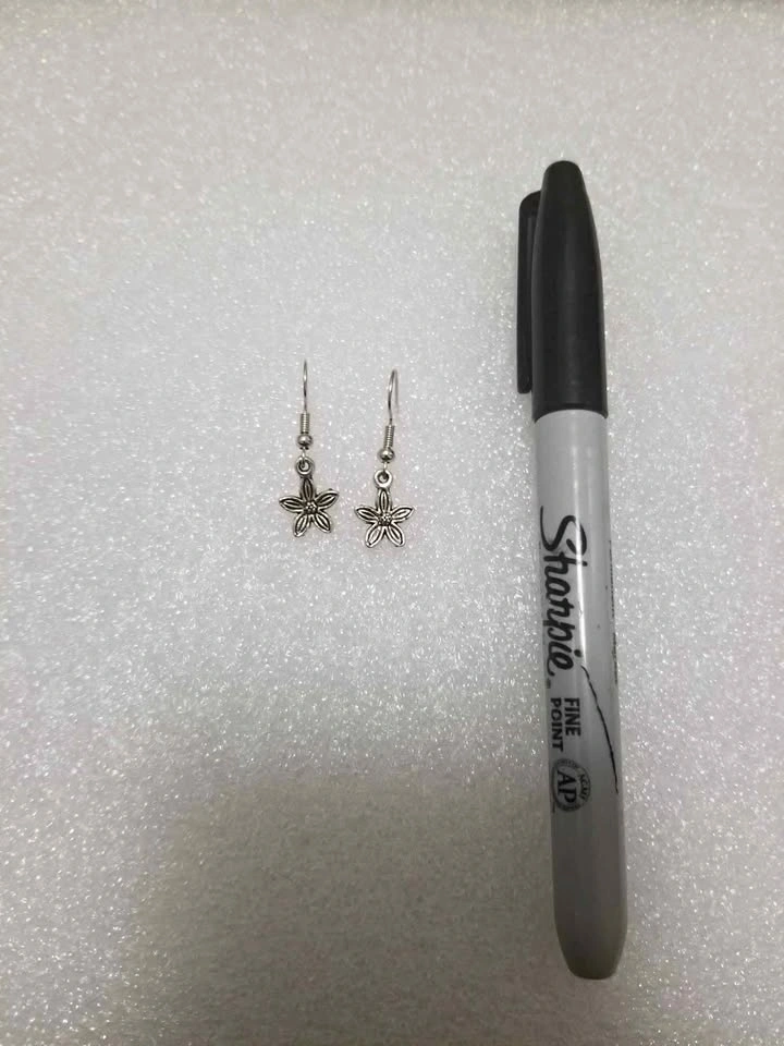 Flower charm earrings