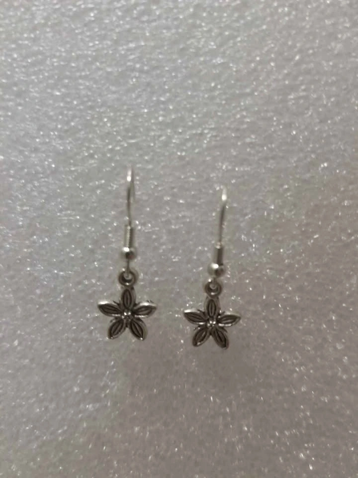 Flower charm earrings - photo 3