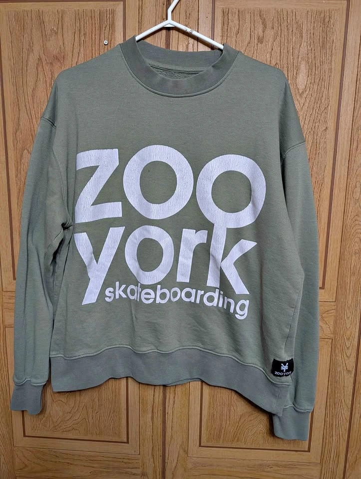Zoo York Skateboarding Sweatshirt