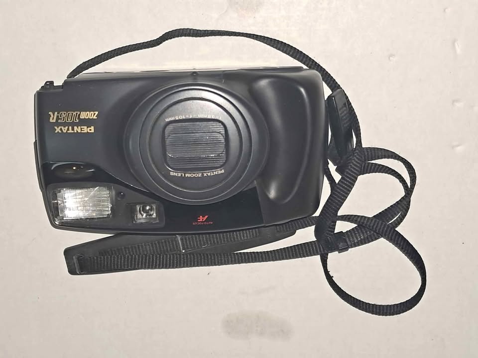 Pentax zoom 105-R film camera for parts