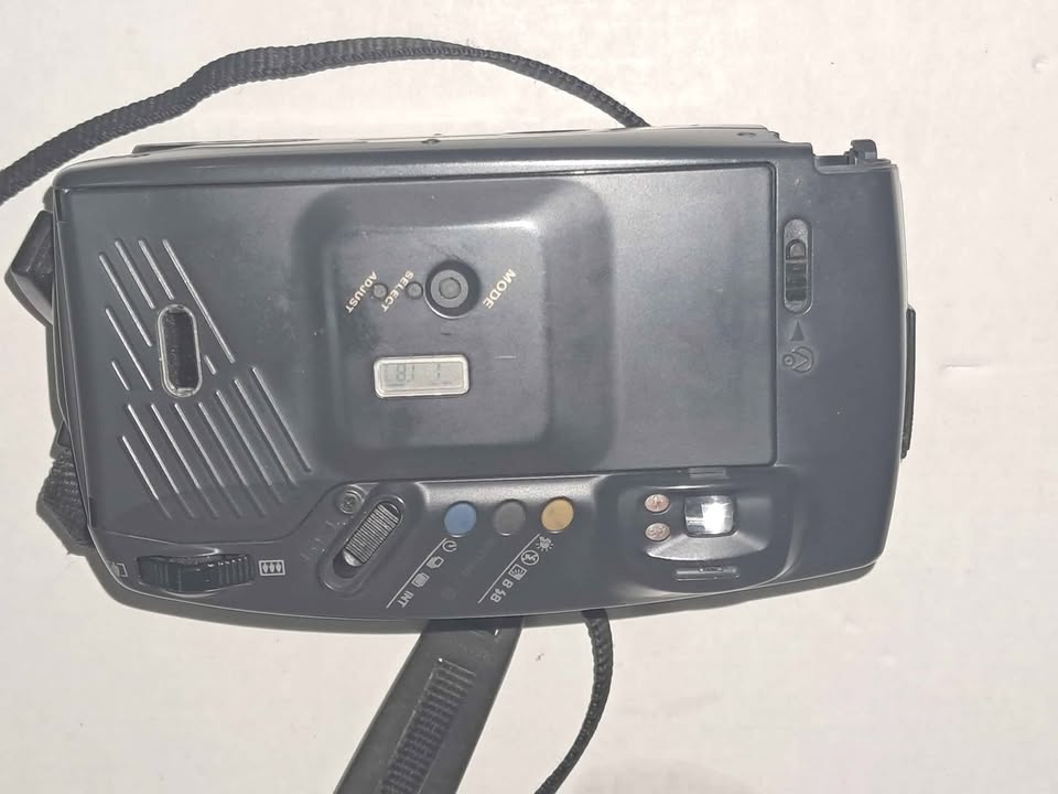 Pentax zoom 105-R film camera for parts - photo 2