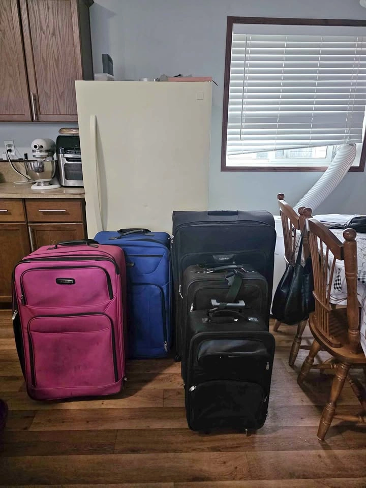 Suitcase Set – Great Condition ($60 for all, or priced individua
