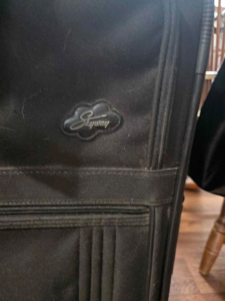 Suitcase Set – Great Condition ($60 for all, or priced individua - photo 3