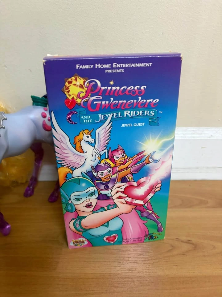 Princess Gwenevere & The Jewel Riders VHS and Figures - photo 3