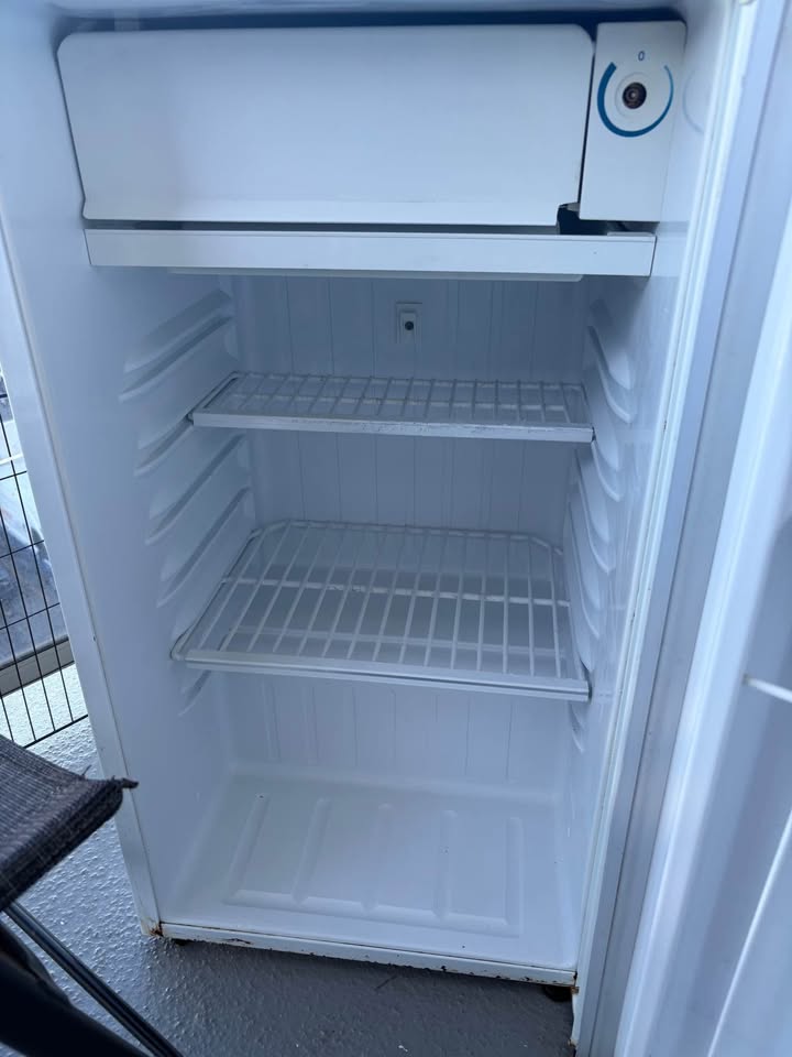Mini fridge - photo 2