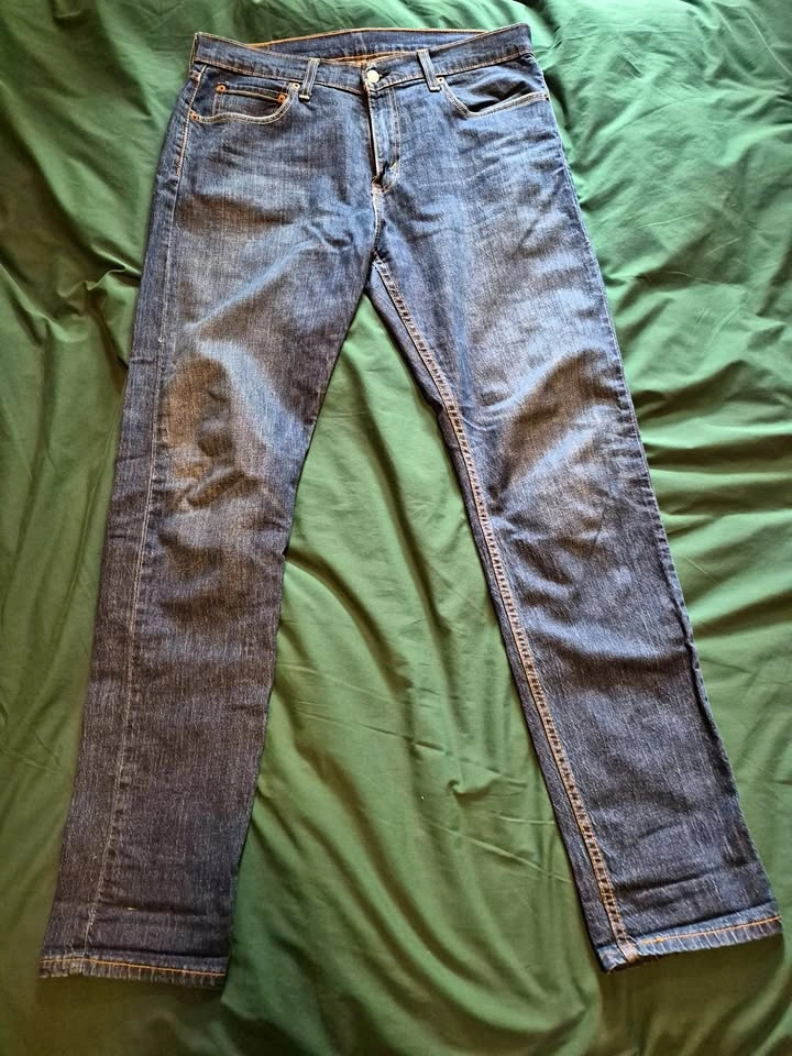 Levis Medium Wash Denim Pants