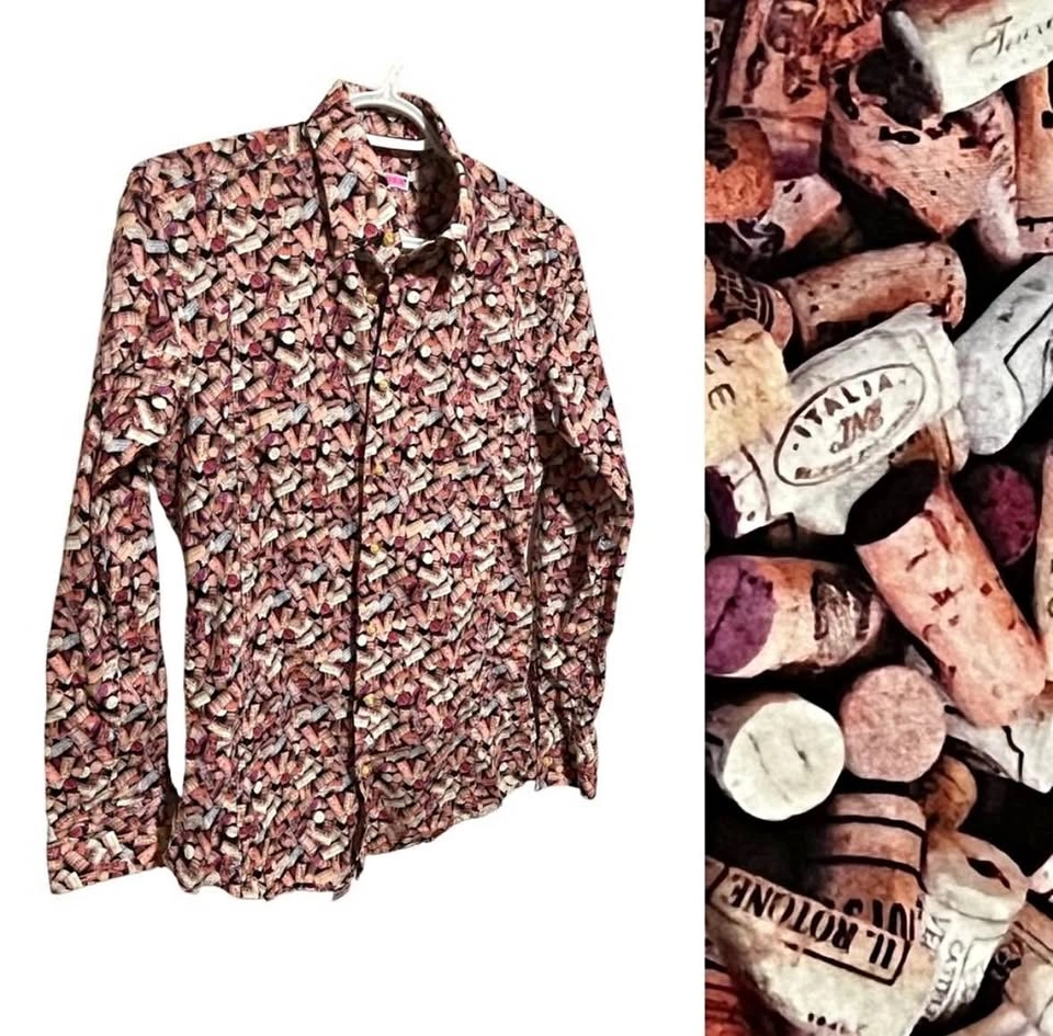 Men’s M Wine Cork Print Button Down Top