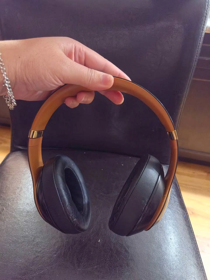 Beats Studio3 Wireless Headphones - photo 3