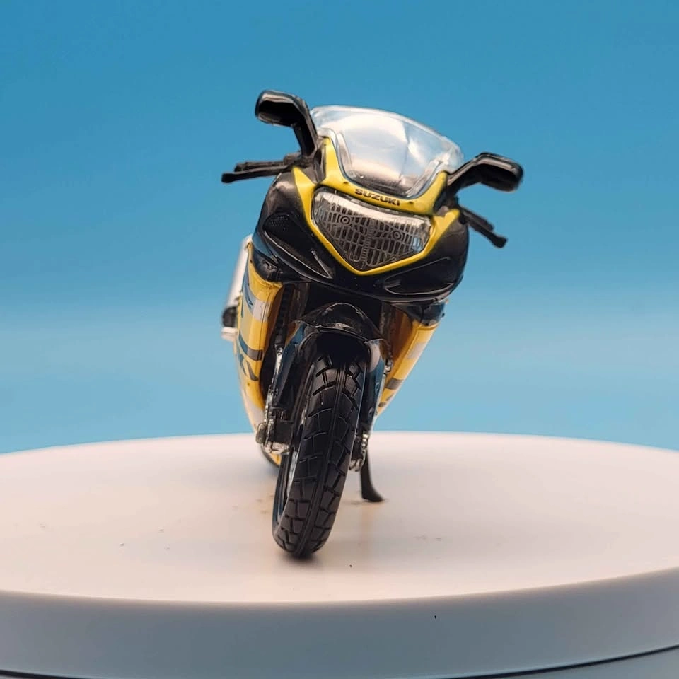 Suzuki GSX-R600 Motorcycle Model 1:18 Scale Diecast - photo 3
