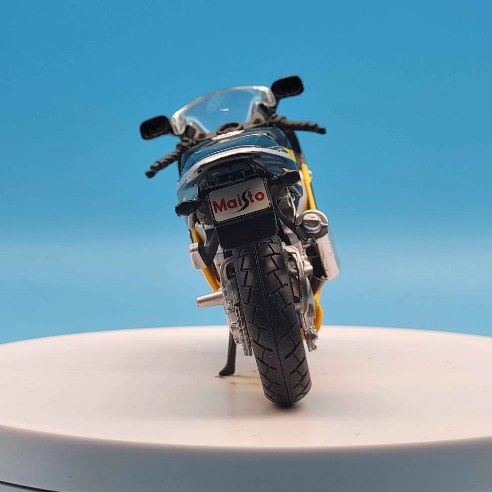 Suzuki GSX-R600 Motorcycle Model 1:18 Scale Diecast - photo 4