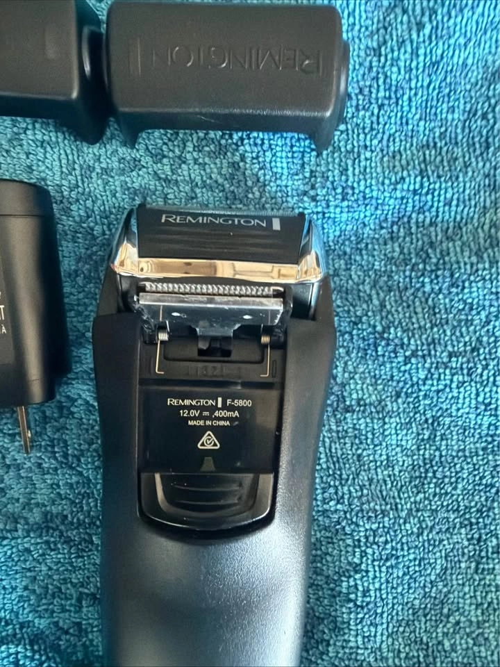 Remington F-5800 Electric Foil Shaver - photo 2