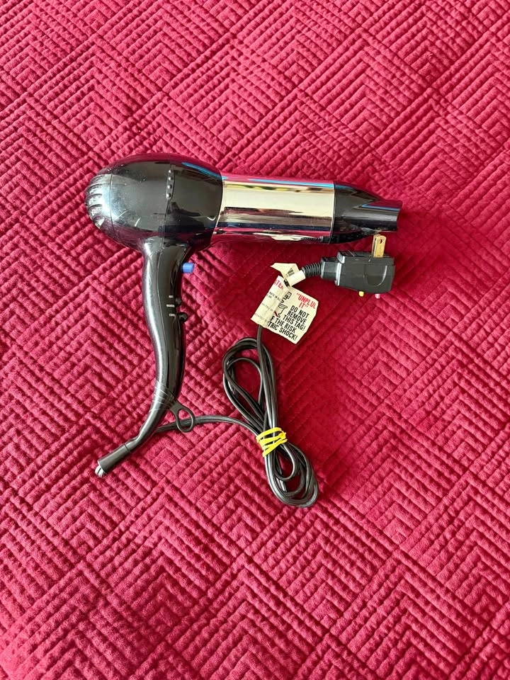 Conair 1875 Watt Full-Size Hair Dryer - Works Great!