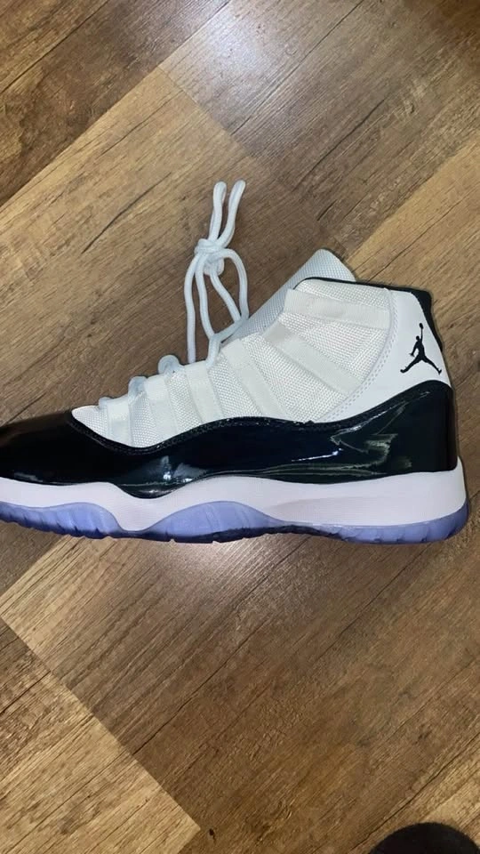 Jordan 11s - photo 3