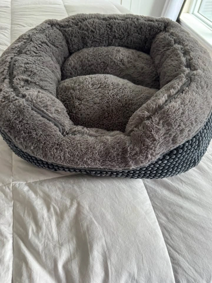Cat Door / Small Dogs Door and Brand New Unused Pet Bed - photo 4