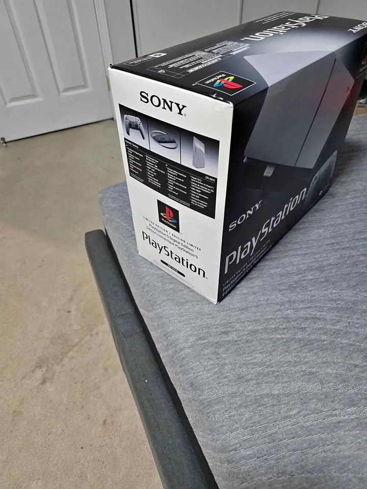 PlayStation 5 – 30th Anniversary Limited Edition 🎮 thumbnail
