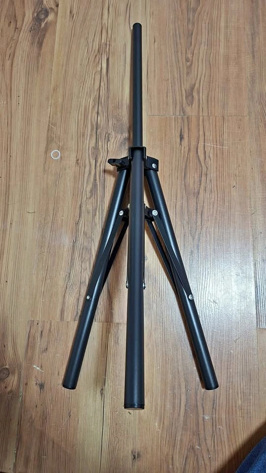 adjustable tripod stand